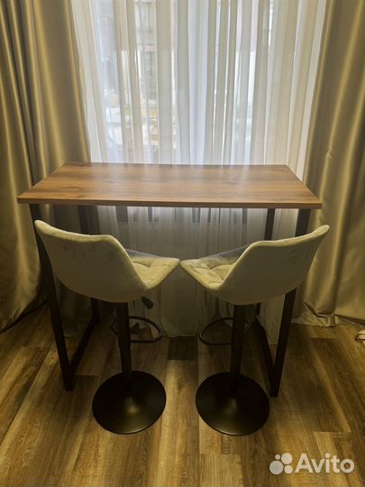 Барные стол и стулья