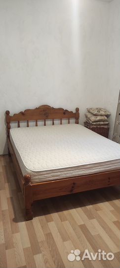 Кровать двухспальная с матрасом