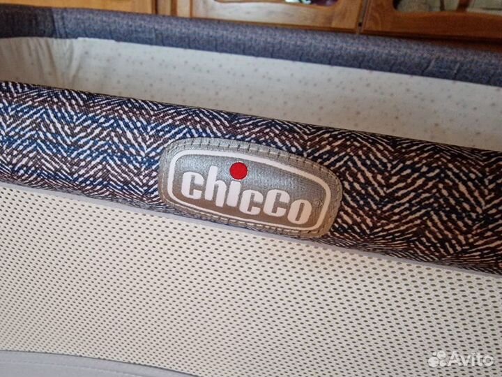 Приставная кроватка chicco next2me