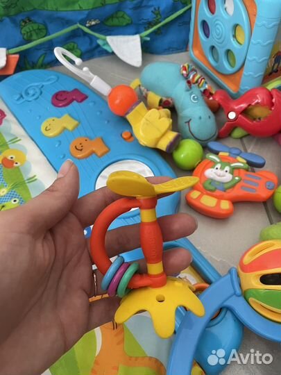 Развивающие игрушки погремушки