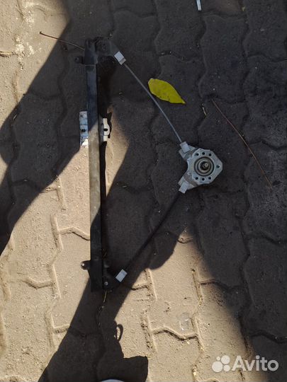 Правый стеклоподьемник suzuki ta01w
