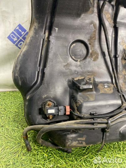 Бензобак Mitsubishi Galant седан 2.4 4G64 2002