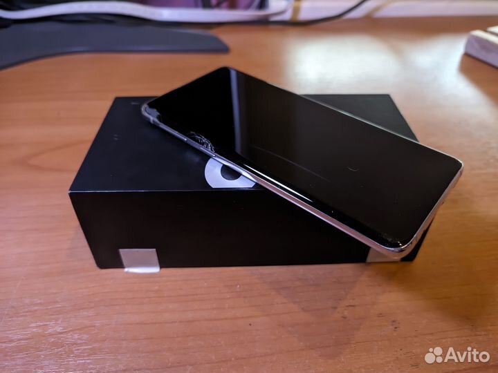 Samsung Galaxy S10, 8/128 ГБ