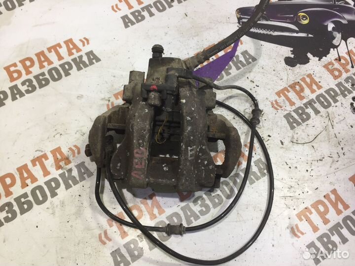 Мерседес E-Класс Суппорт задний Лев