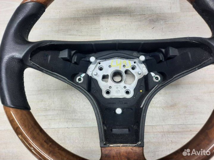 Трехспицевый руль с деревом Mercedes