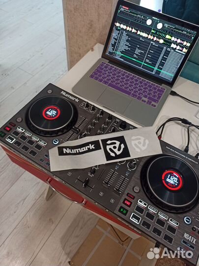 Контроллер Numark ns4fx