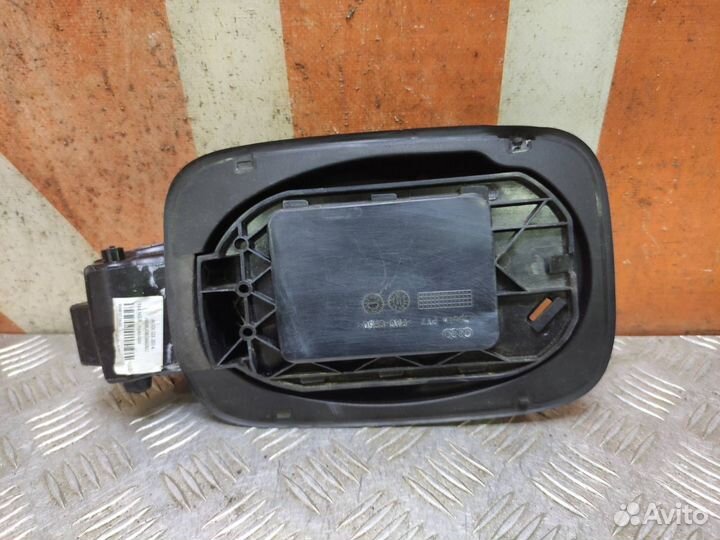 Заливная горловина топливного бака Audi Q3 1 8U