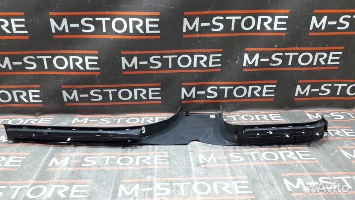 Накладка на порог салона левая Volkswagen Touareg