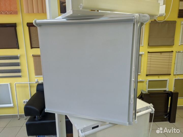 Рулонные шторы 70х180, Блэкаут белый Омск