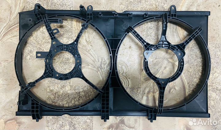 Диффузор вентилятора Mitsubishi Lancer 9 CS дефект