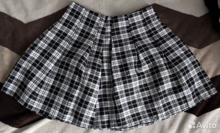 Клетчатая черно-белая юбка