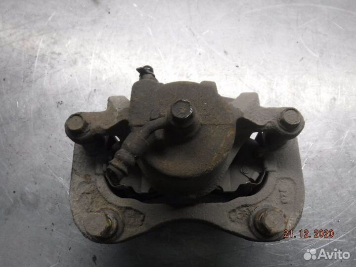 Суппорт передний левый Hyundai Sonata G4JP 2005