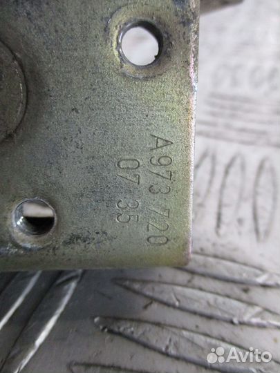 Замок двери Mercedes-Benz A9737200735