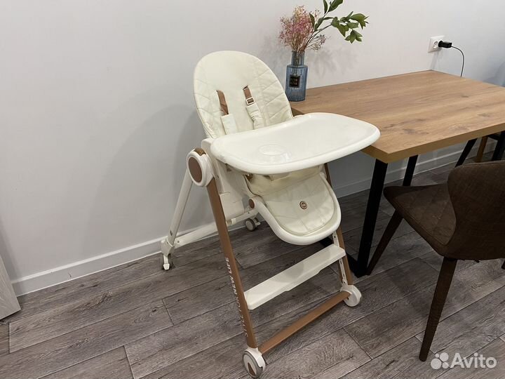 Стульчик для кормления белый happy baby berny v2