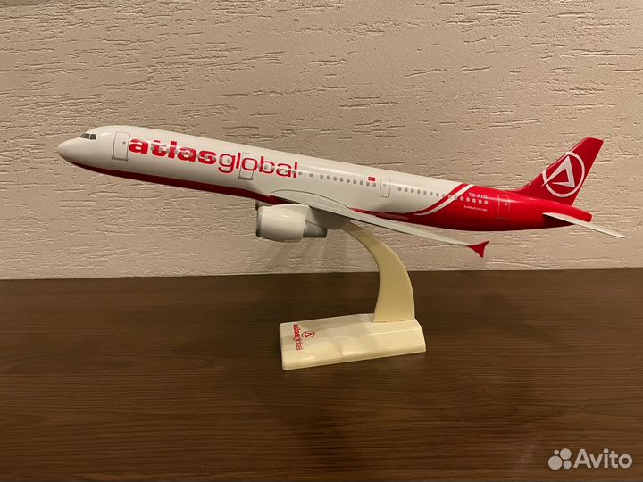 Модель самолета Airbus A321-200 пластик