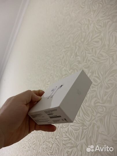 Коробка на Airpods