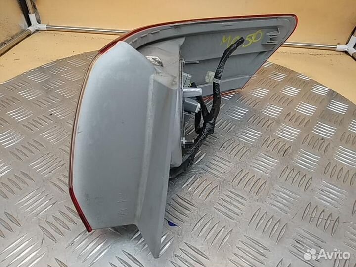 Фонарь задний наружный левый Toyota Camry