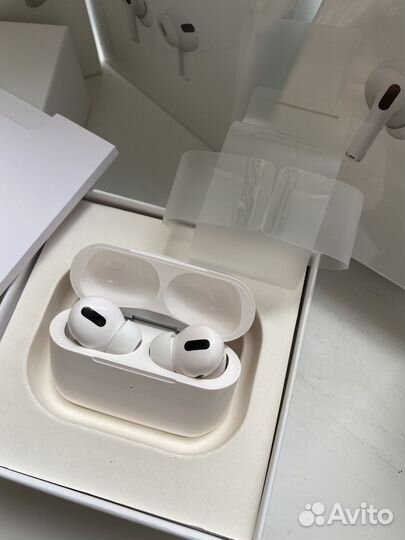 AirPods Pro с шумоподавлением новые