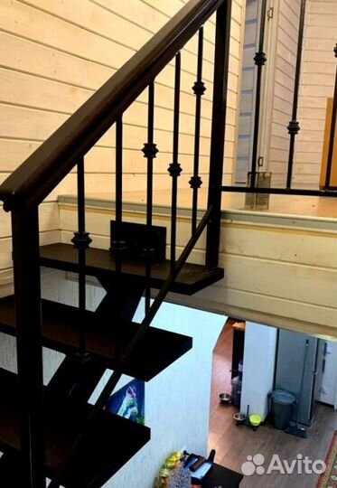 Лестница прямая на металлокаркасе