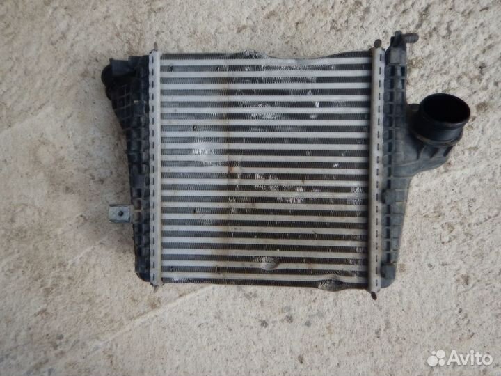 Интеркулер правый Audi Q7