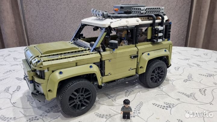 Lego Technic 42110 Land Rover Defender без коробки