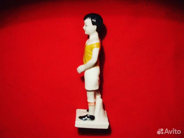 Фигурка Футболист СССР С мячом лфз фарфор