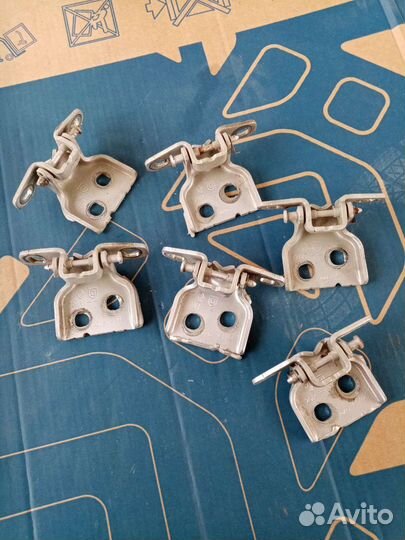 Петля двери Renault Duster