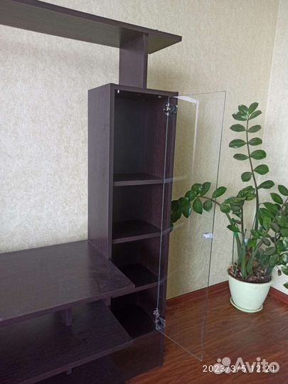 Стеклянная тумба под тв