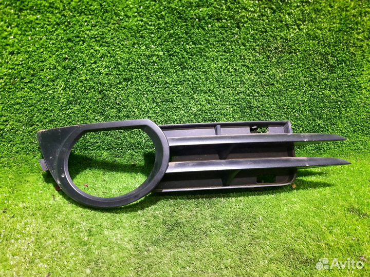 Рамка на противотуманную фару передняя правая Audi