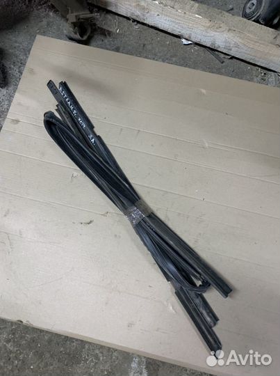 Бархотка двери задняя левая opel astra h