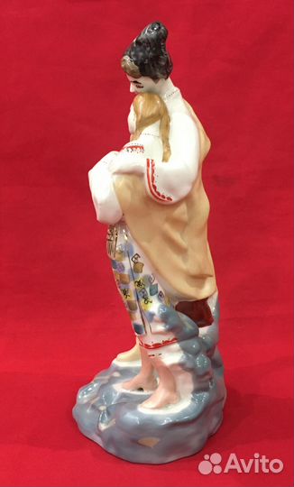 Статуэтка фарфоровая. Майская ночь. СССР