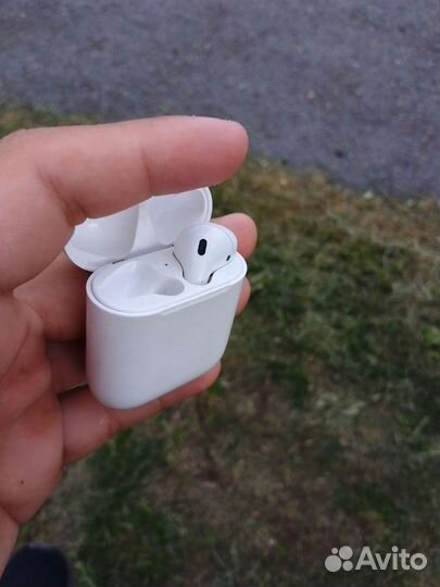 Наушники AirPods
