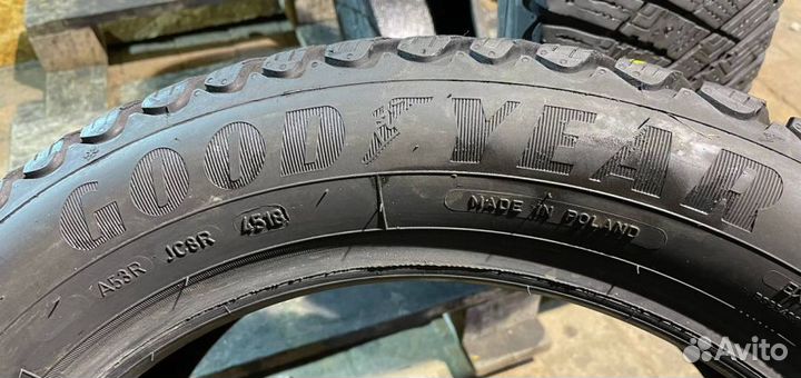 Goodyear Ultragrip Ice Arctic 215/55 R17