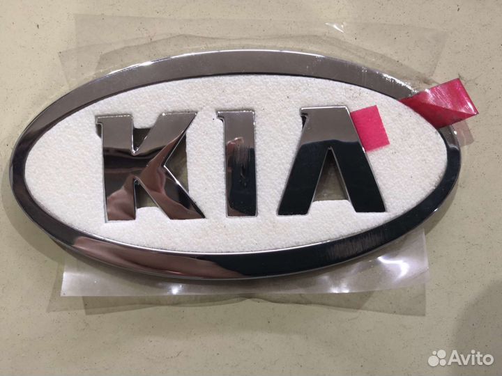 Значок на капот KIA