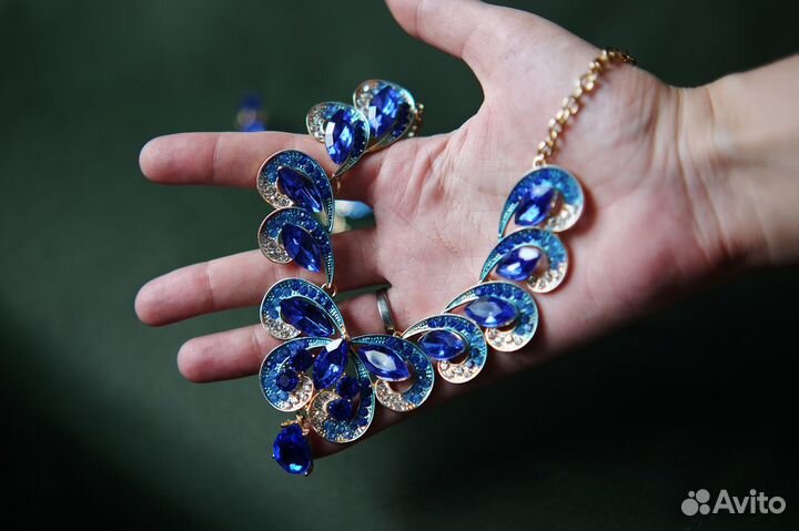 Комплект украшений (колье и серьги)