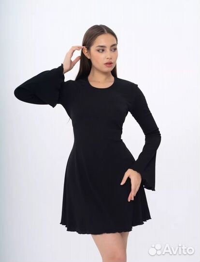 Черное короткое платье