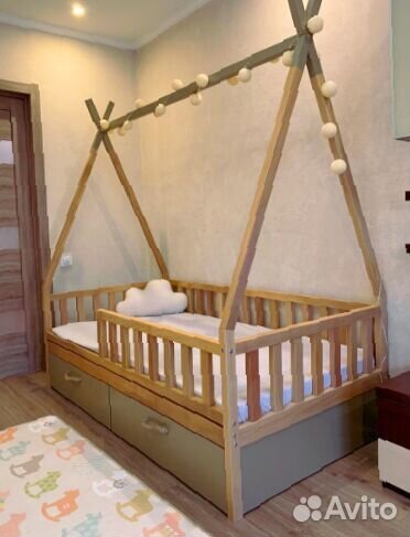 Детская Кровать из бука домик