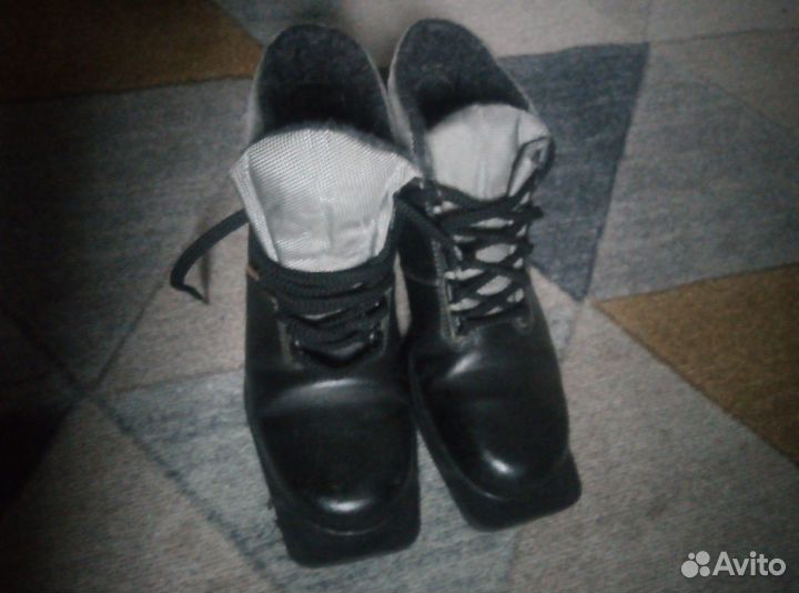 Лыжные ботинки