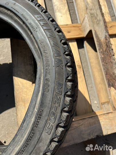 Bridgestone Blizzak MZ-03 225/45 R17