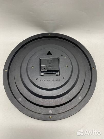 Часы настенные кварцевые черные корпус, круглые