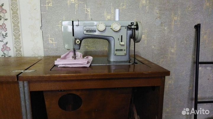 Швейная машина Чайка -111