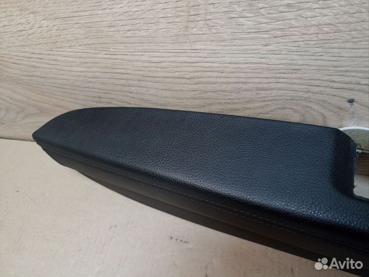 Подлокотник карты двери передней левой Passat cc