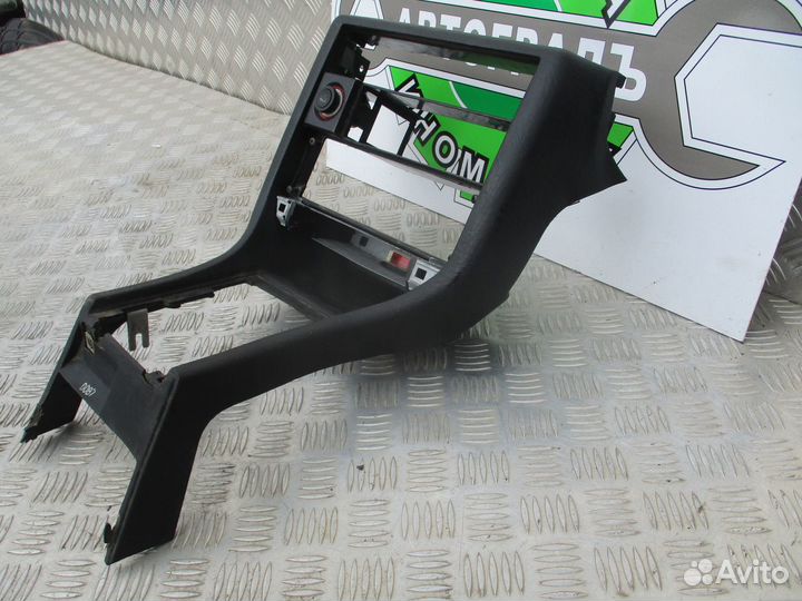 Консоль торпеды центральная Audi 100 C3