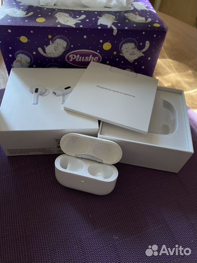 Кейс и коробки от AirPods Pro, iPhone 5S и 8