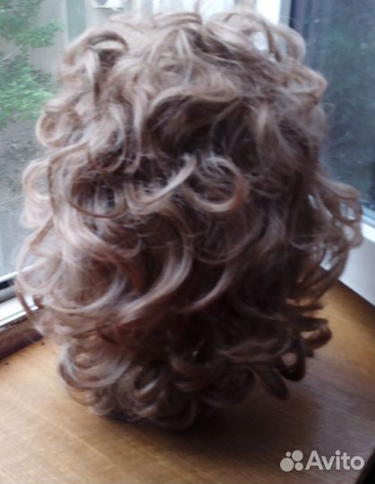 Парик из натуральных волос с чёлкой