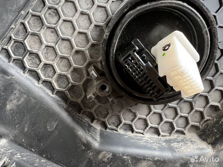 Фара передняя на Lexus RX 300, рестайлинг