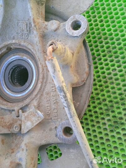 Кулак поворотный задний правый Porsche Cayenne 955