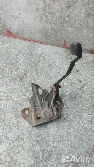 Замок капота Dodge Caravan 4 (2000 - 2007)