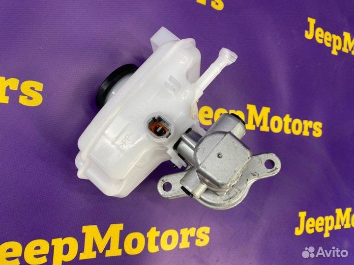 Главный тормозной цилиндр Toyota Hiace KDH206V