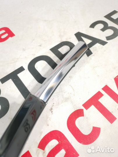 Молдинг стекла передний левый Hyundai Santa Fe 2.4